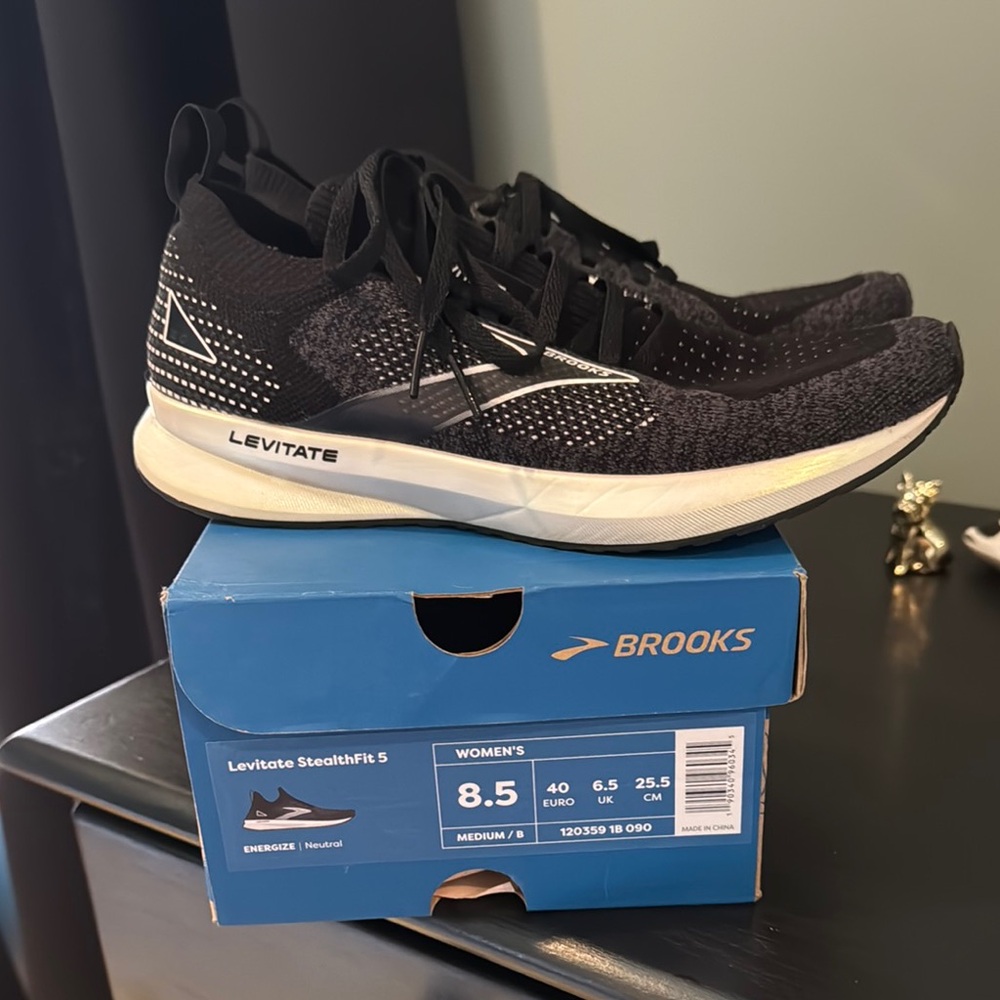 Brooks Levitate StealthFit 5 Women’s Black Running Shoes